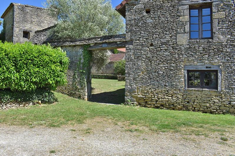 Maison - 403 m² - 18 pièces