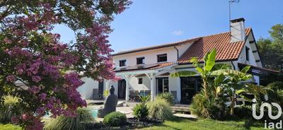 Maison - 250 m² - 9 pièces