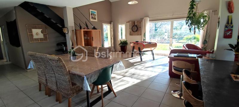 Propriété - 260 m² - 11 pièces