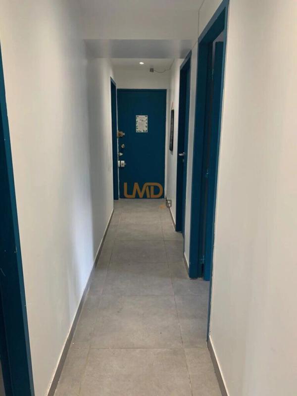 Studio - 100 m² - 7 pièces