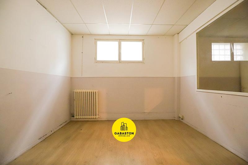 Entrepôt - 627 m² - 10 pièces