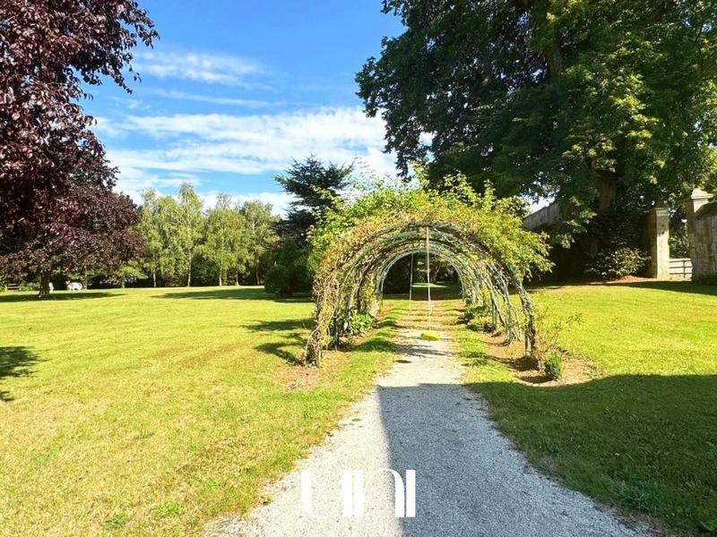 Château - 400 m² - 5 pièces