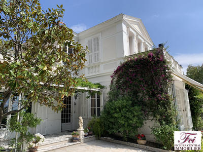 Villa - 310 m² - 11 pièces