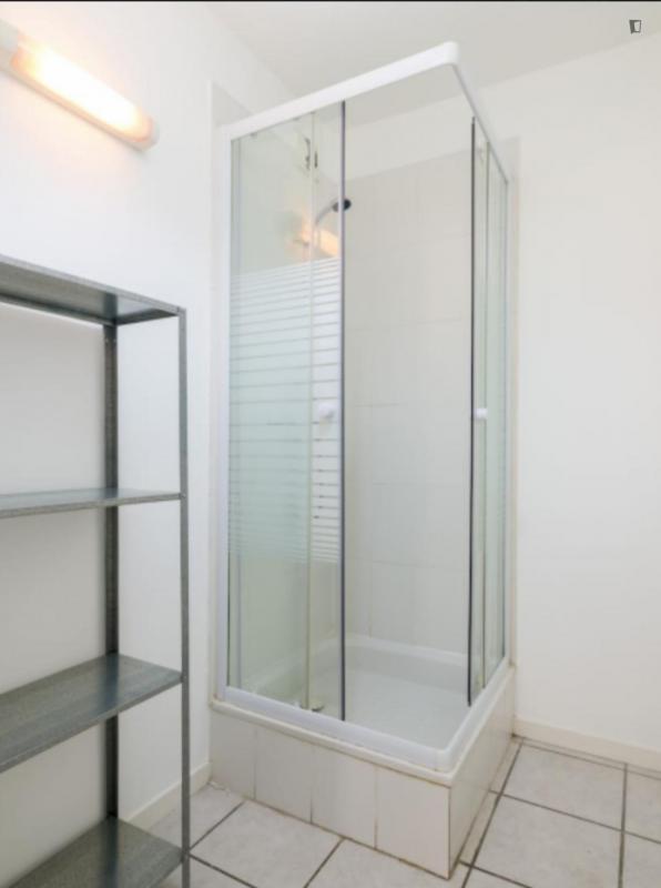 Chambre - 12 m² - 5 pièces