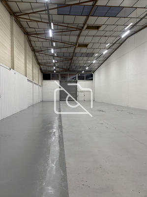 Entrepôt - 496 m²
