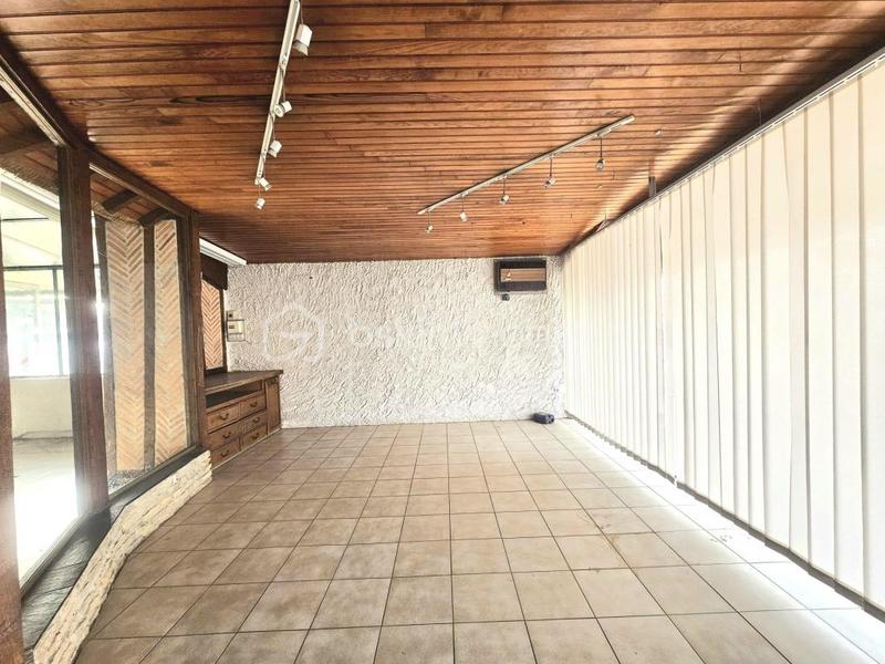 Local commercial - 825 m² - 8 pièces