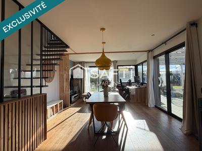 Maison - 99 m² - 5 pièces