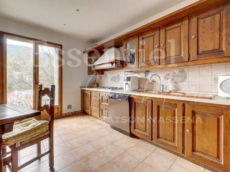 Propriété - 143 m² - 6 pièces