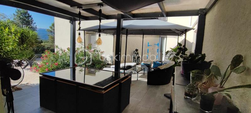 Demeure - 242 m² - 8 pièces