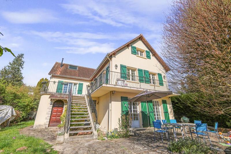 Maison - 247 m² - 8 pièces