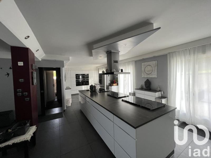 Maison - 200 m² - 10 pièces