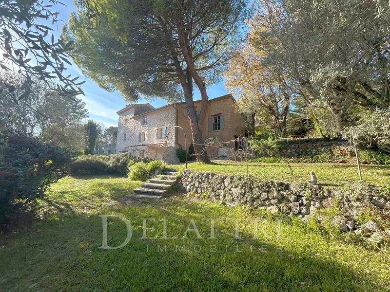 Villa - 263 m² - 9 pièces