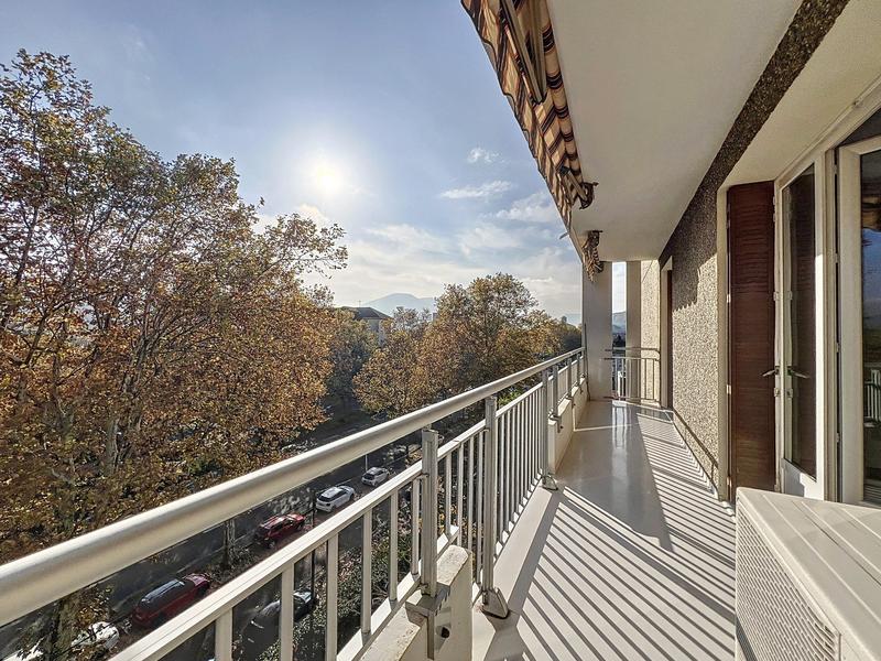 Appartement - 98 m² - 5 pièces