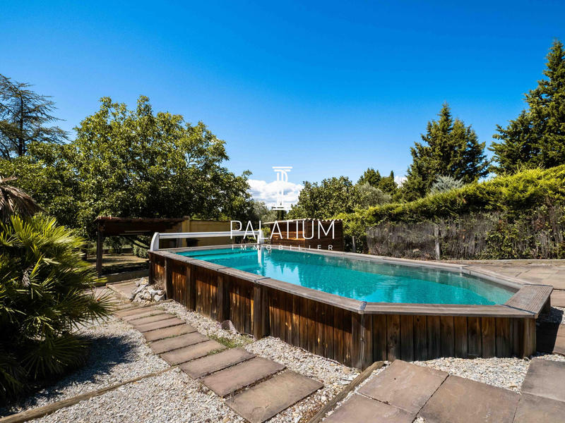 Maison - 236 m² - 7 pièces