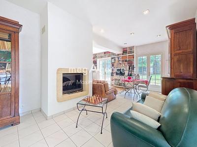 Maison - 275 m² - 11 pièces