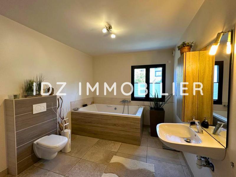 Maison - 268 m² - 9 pièces