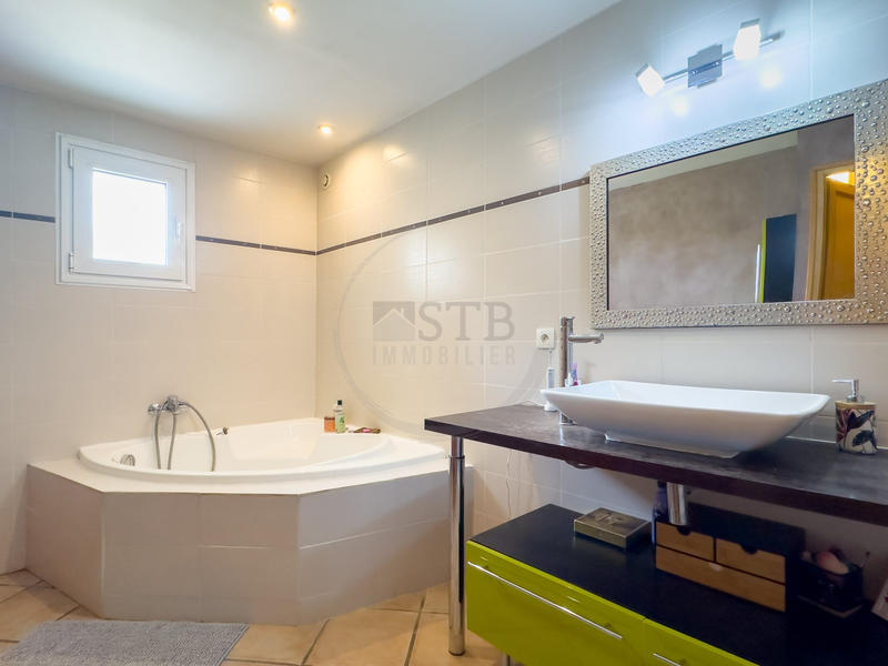 Maison - 180 m² - 5 pièces