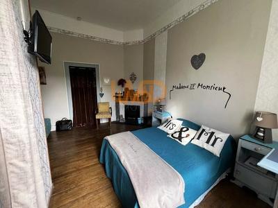 Propriété - 245 m² - 9 pièces