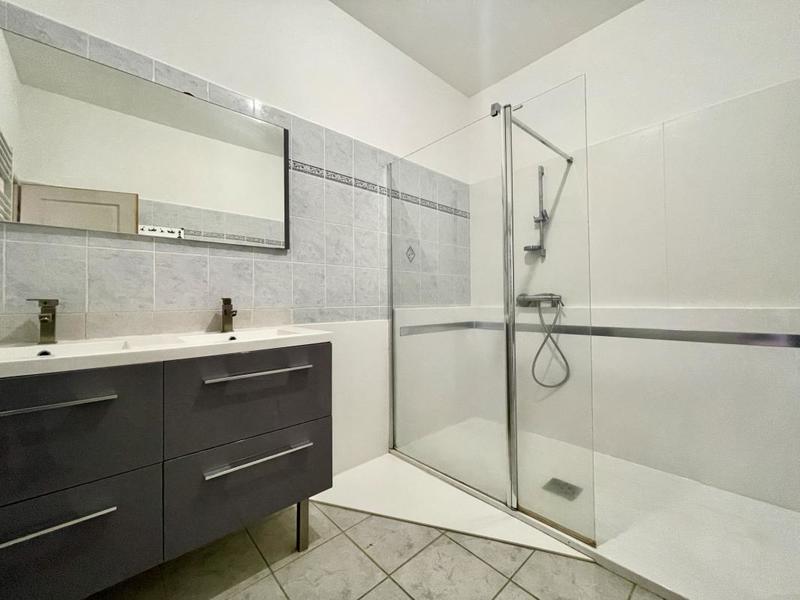 Appartement - 90 m² - 3 pièces