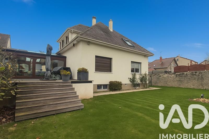 Maison - 233 m² - 7 pièces