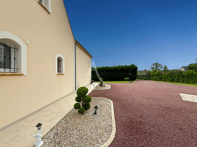 Maison - 328 m² - 8 pièces