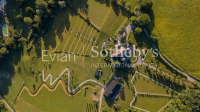 Château - 1 204 m² - 19 pièces