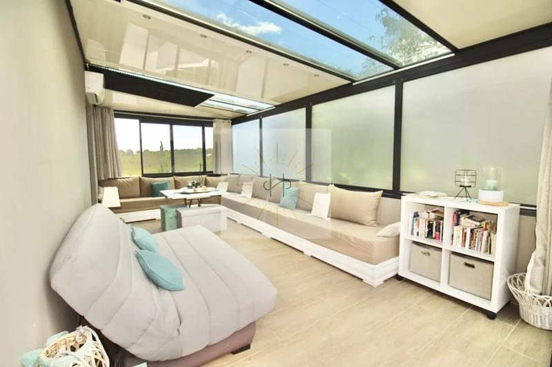 Maison - 228 m² - 9 pièces