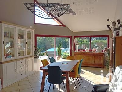 Maison - 205 m² - 9 pièces