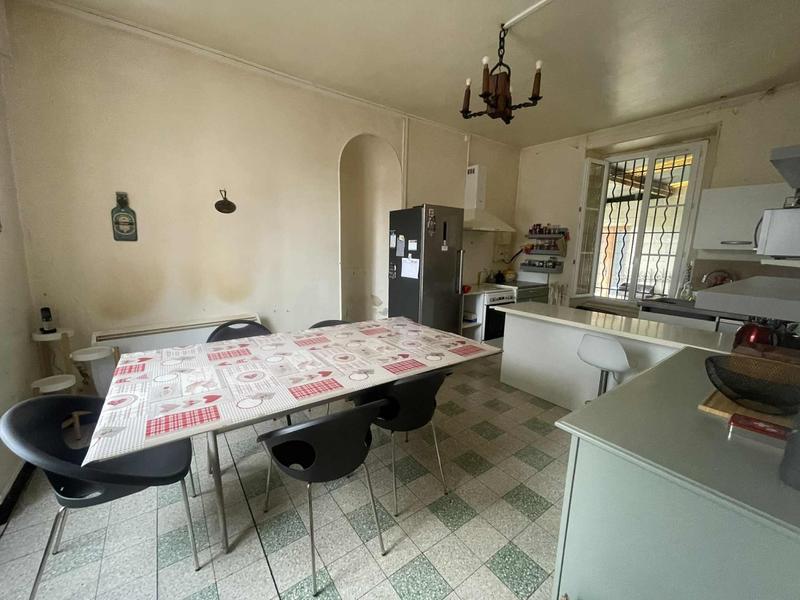 Maison - 180 m² - 7 pièces