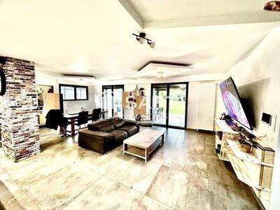 Maison - 168 m² - 7 pièces