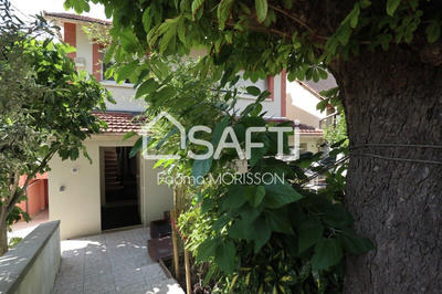 Maison - 230 m² - 8 pièces