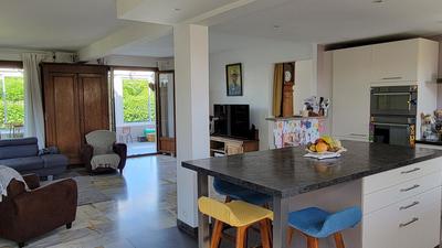 Maison - 225 m² - 7 pièces