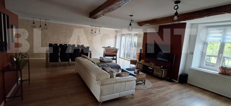 Maison - 256 m² - 12 pièces