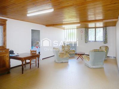 Maison - 240 m² - 10 pièces