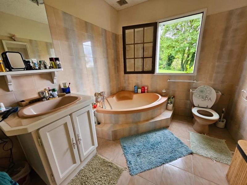 Maison - 250 m² - 10 pièces