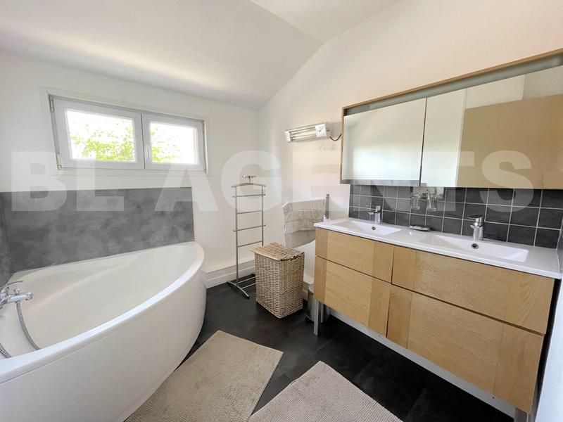 Loft - 96 m² - 5 pièces