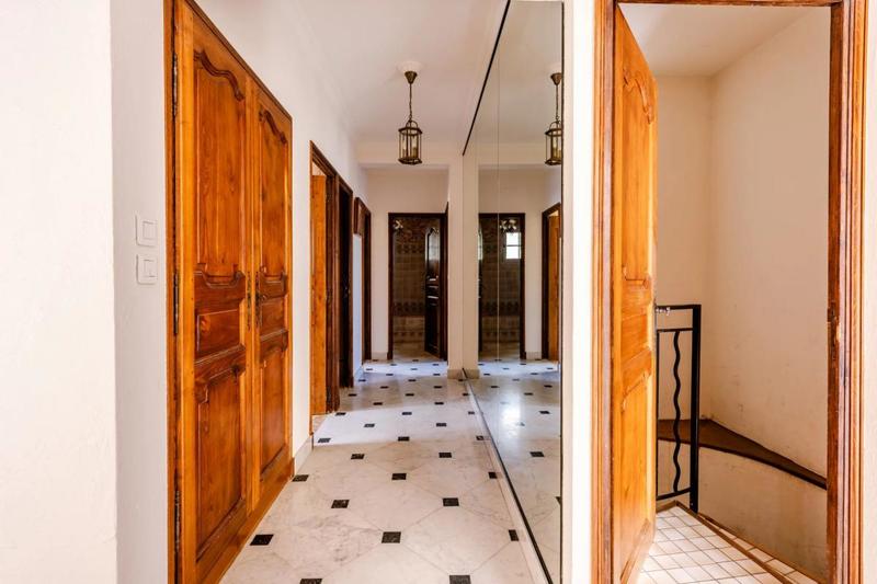 Maison - 195 m² - 8 pièces