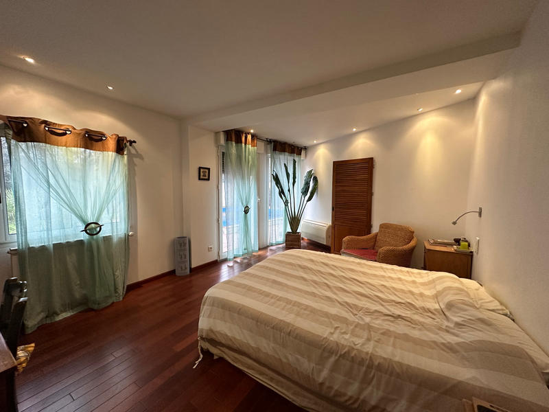 Villa - 320 m² - 10 pièces