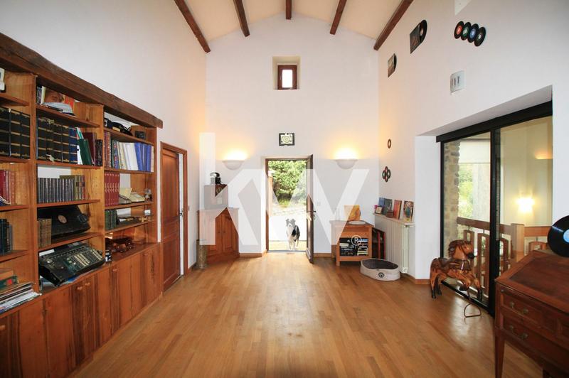 Maison - 230 m² - 6 pièces