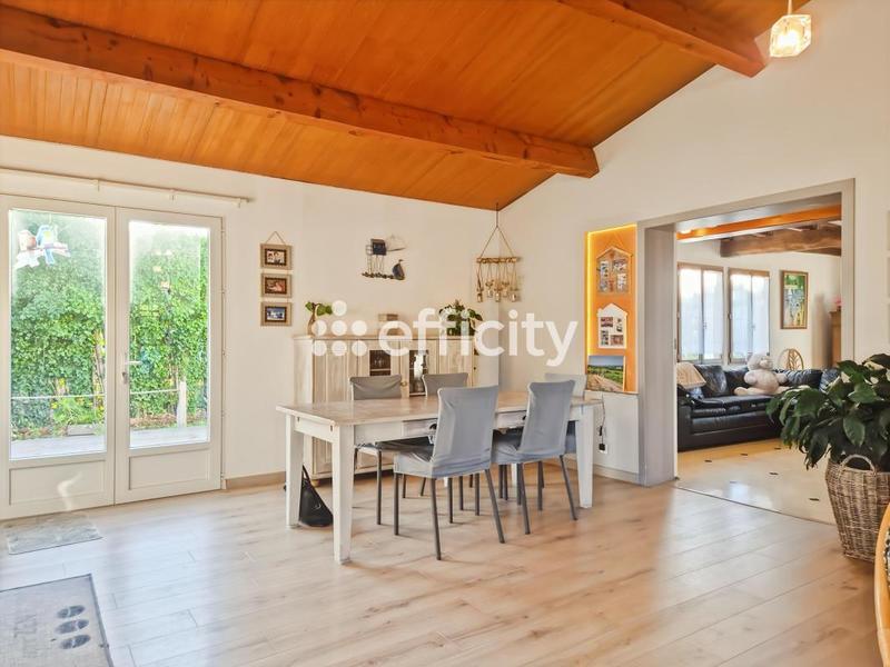 Pavillon - 218 m² - 9 pièces