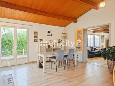 Pavillon - 218 m² - 9 pièces