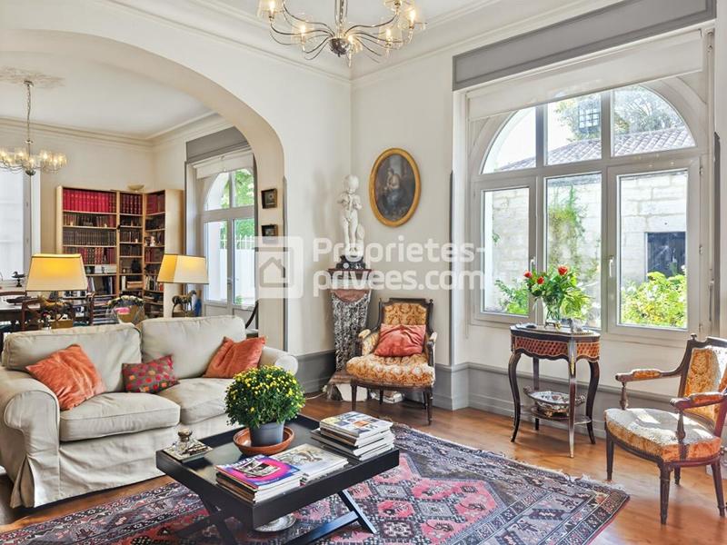 Maison - 238 m² - 8 pièces