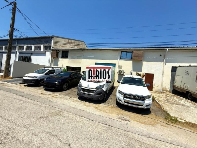 Local d'activité / Entrepôt - 285 m²