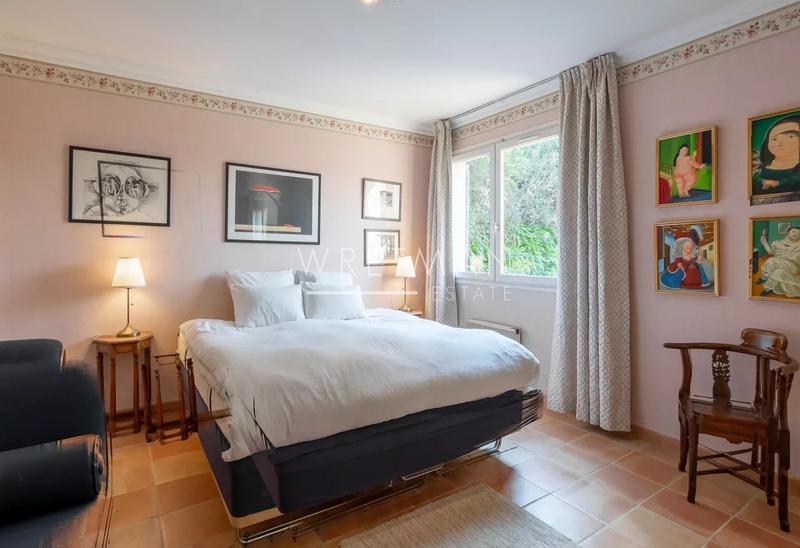 Maison - 269 m² - 9 pièces