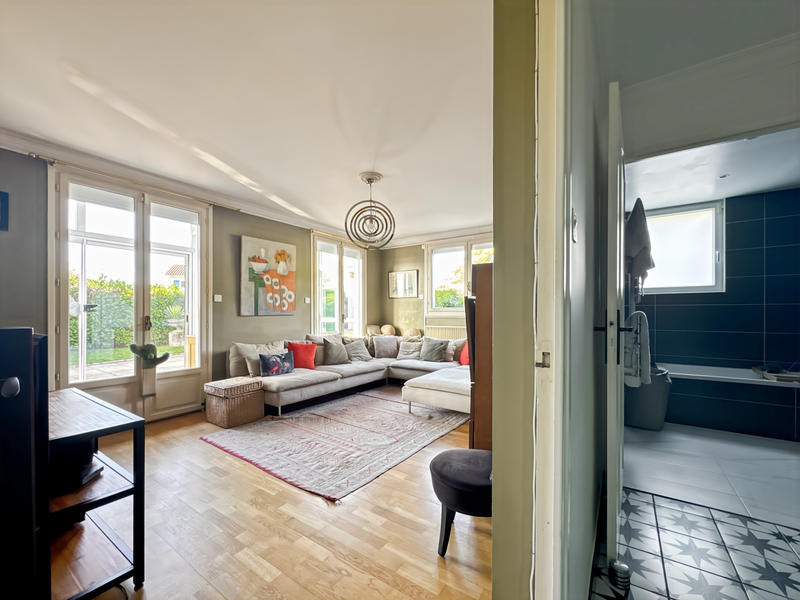 Maison - 350 m² - 10 pièces