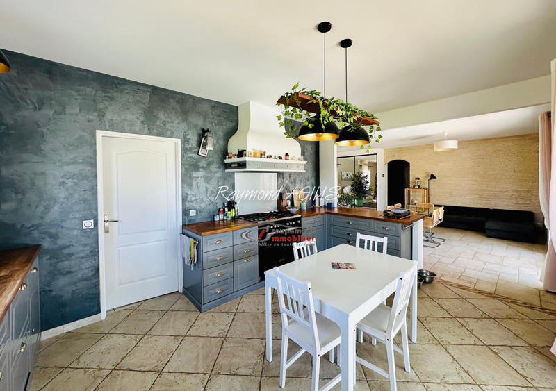 Maison - 200 m² - 8 pièces