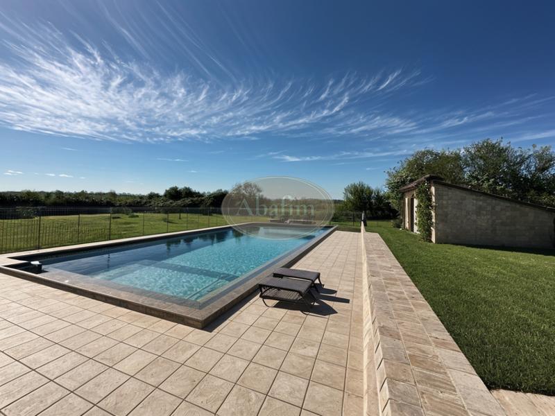 Maison - 200 m² - 8 pièces