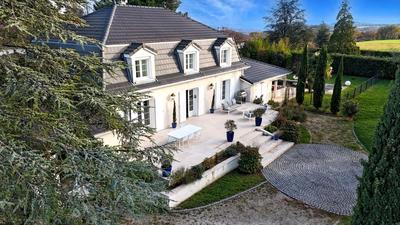 Maison - 285 m² - 6 pièces