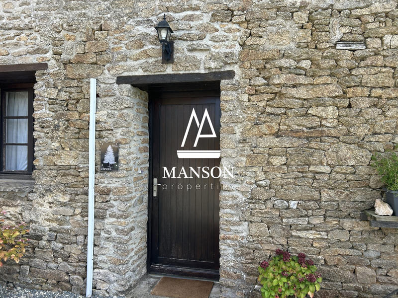 Maison ancienne - 330 m² - 15 pièces