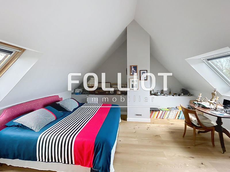 Maison - 243 m² - 8 pièces